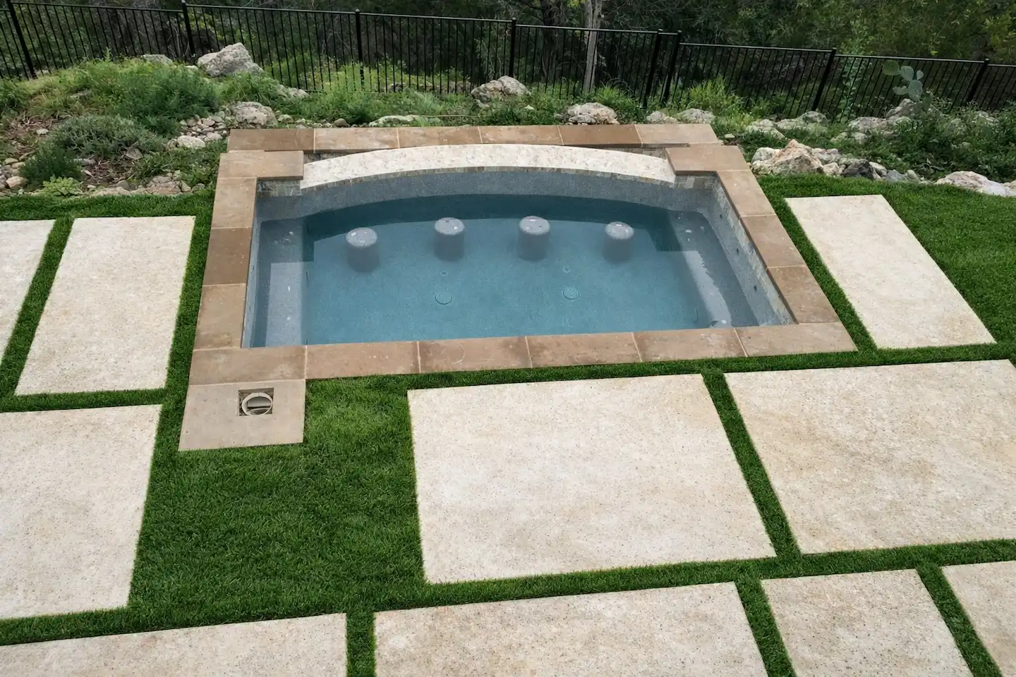 Plunge pool with pavers